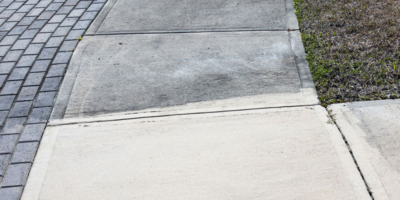 Reasons to Hire Professional Sidewalk Cleaners