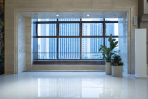 Risks of Commercial Window Power Washing