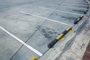 Top Signs It’s Time for a Parking Lot Cleaning Service